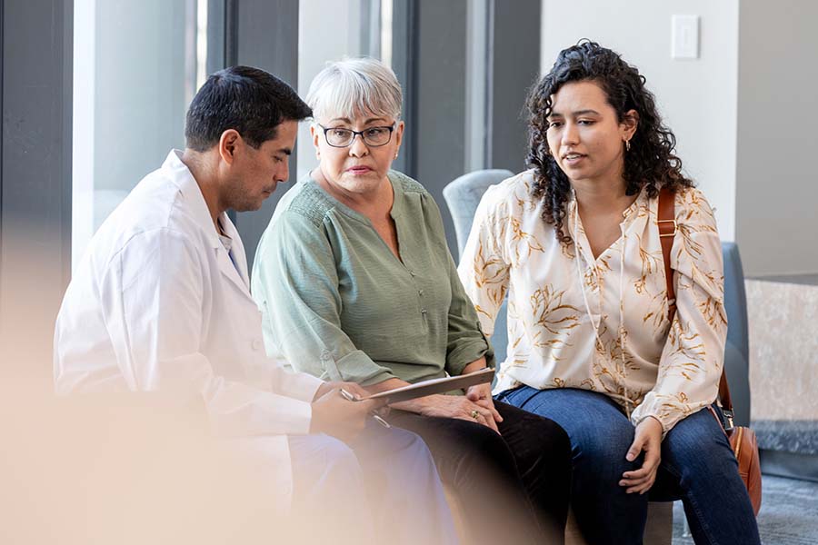 doctor talking with a person who speaks Spanish