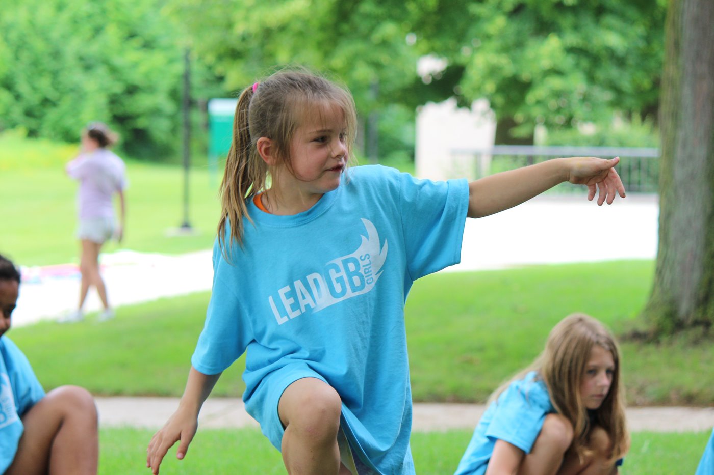LeadGB Girls play Duck-Duck-Goose