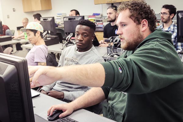 UWGB admissions counselor Hannah Fameree works with a student.