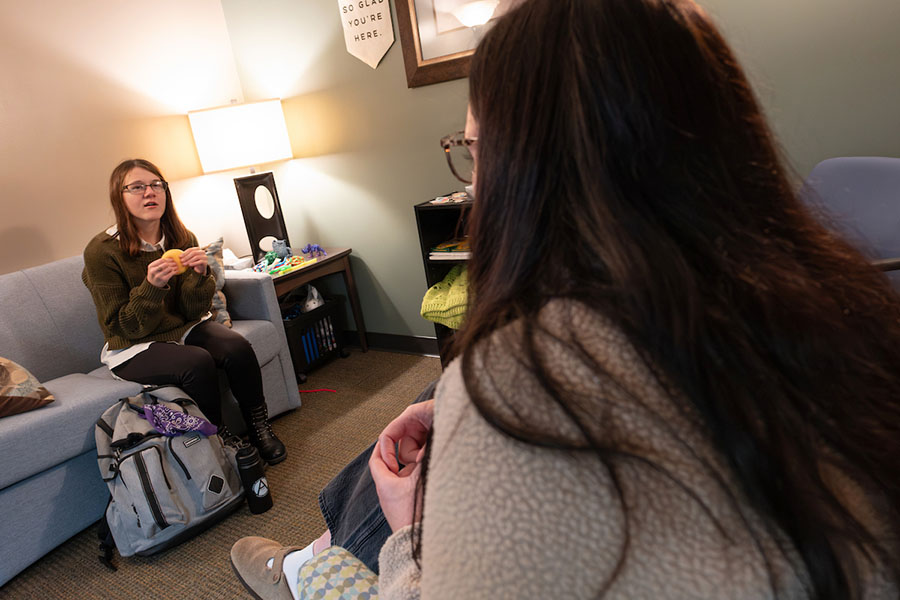 UW-Green bay student speaks with counselor