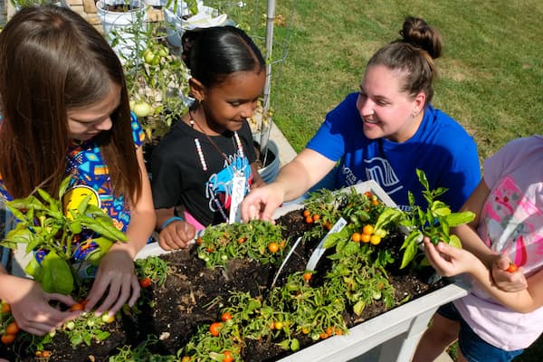 Dietetic student teaching gardening to The Boy's and Girls Club of Green Bay